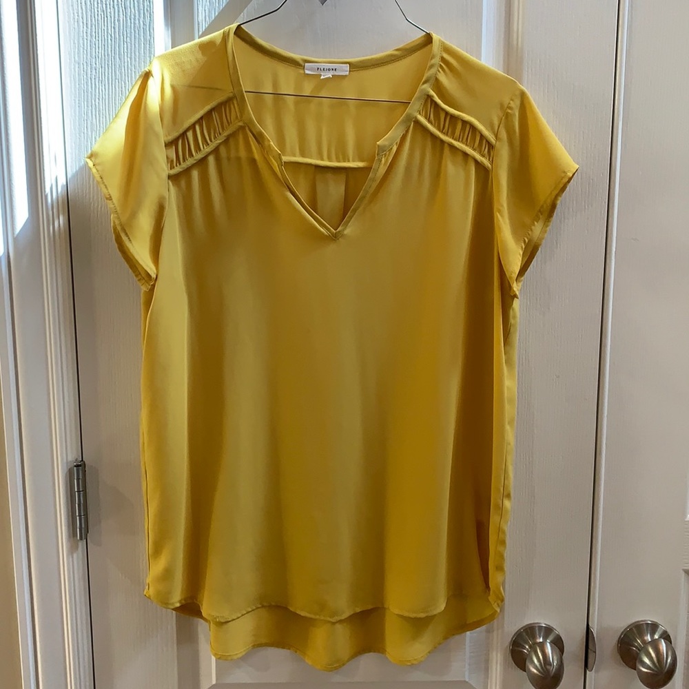 PLEIONE Cap Sleeve V-neck Blouse Sz M